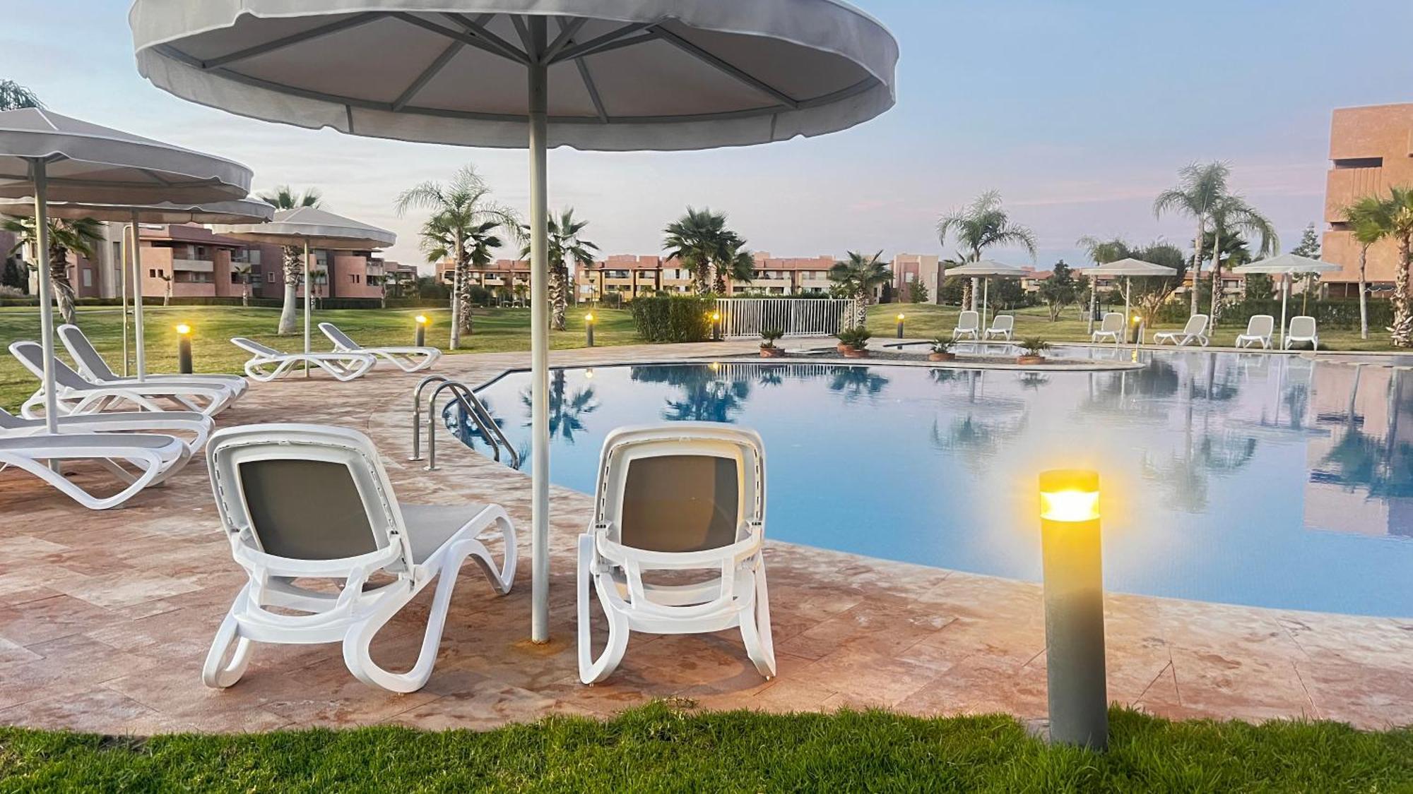 Mini-Villa Situee Dans Une Residence Prestigia A Marrakech, Avec Une Vue Sur La Piscine Et Le Golf Une Securite 24H Sur 24 Et Une Proximite Ideale De L Aeroport 5 Minutes C Est Une Offre Parfaite Pour Des Vacances Marrákes Kültér fotó