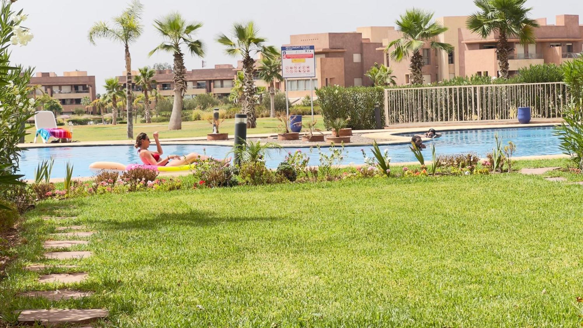 Mini-Villa Situee Dans Une Residence Prestigia A Marrakech, Avec Une Vue Sur La Piscine Et Le Golf Une Securite 24H Sur 24 Et Une Proximite Ideale De L Aeroport 5 Minutes C Est Une Offre Parfaite Pour Des Vacances Marrákes Kültér fotó